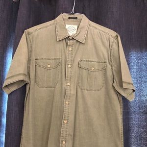 Men’s short sleeve dress shirt